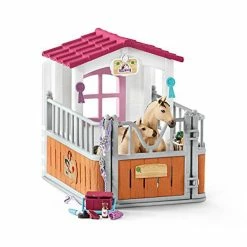 SCHLEICH HORSE STALL WITH HORSES AND GROOM